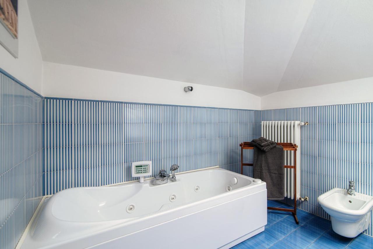 I D'A Charming Penthouse - Lake View- Como- House-130 Mt-2 Double Bedrooms And 2 Double Bathrooms A Spacious Living Room-Full Equipped Kitchen-Private Garden And Terrace-Private Covered Parking Exteriör bild