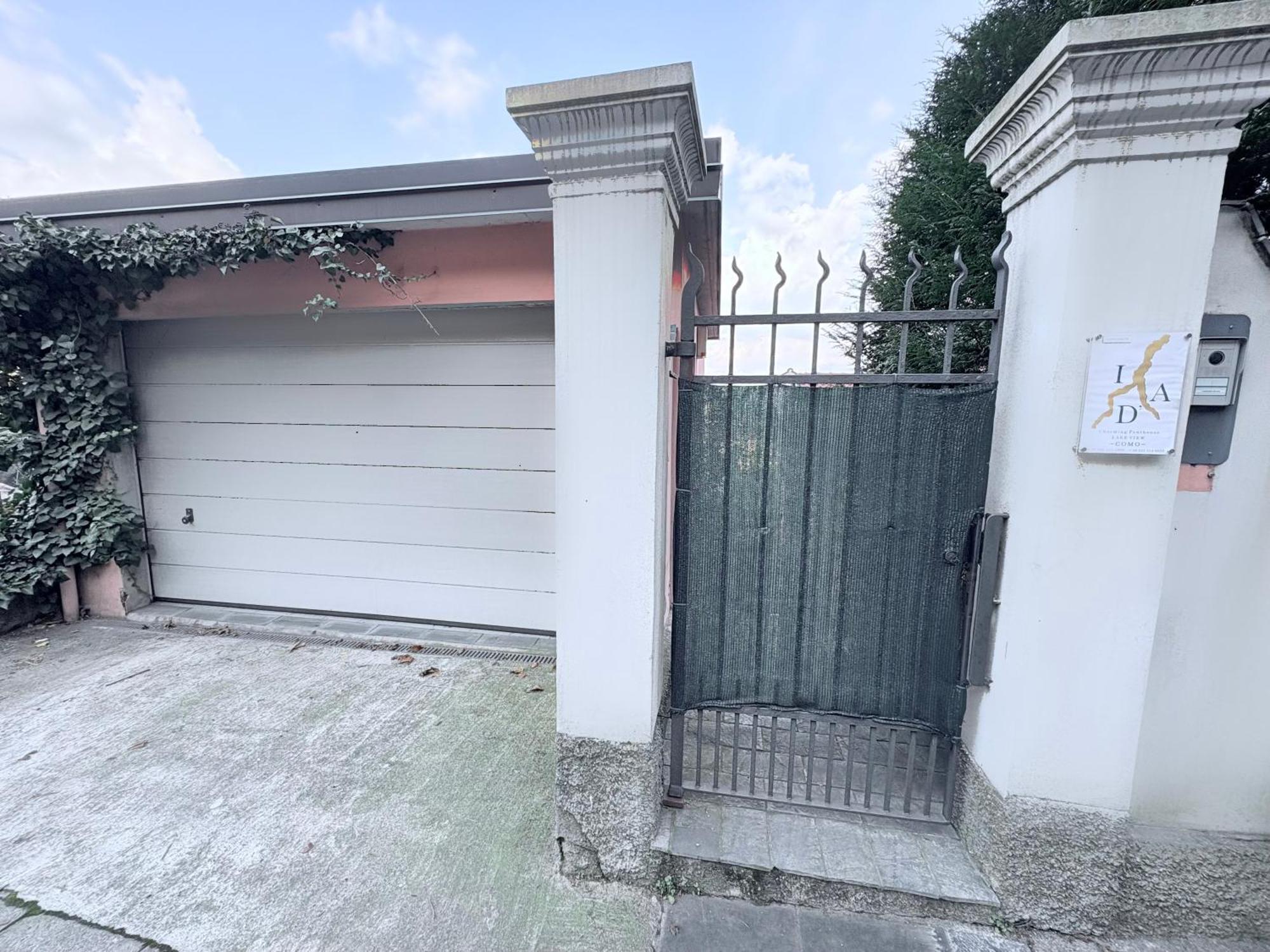 I D'A Charming Penthouse - Lake View- Como- House-130 Mt-2 Double Bedrooms And 2 Double Bathrooms A Spacious Living Room-Full Equipped Kitchen-Private Garden And Terrace-Private Covered Parking Exteriör bild